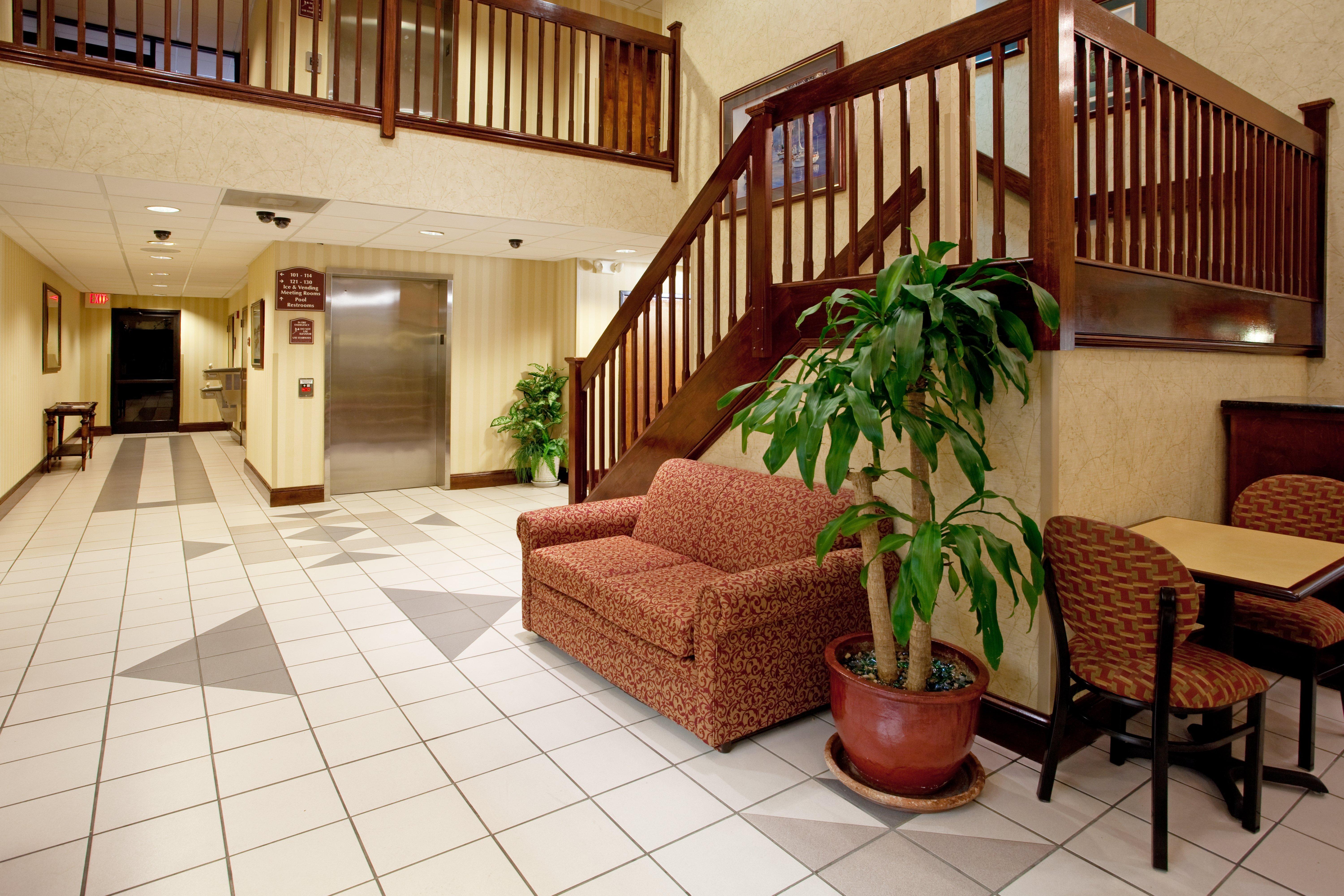 Lexington Inn And Suites Εξωτερικό φωτογραφία