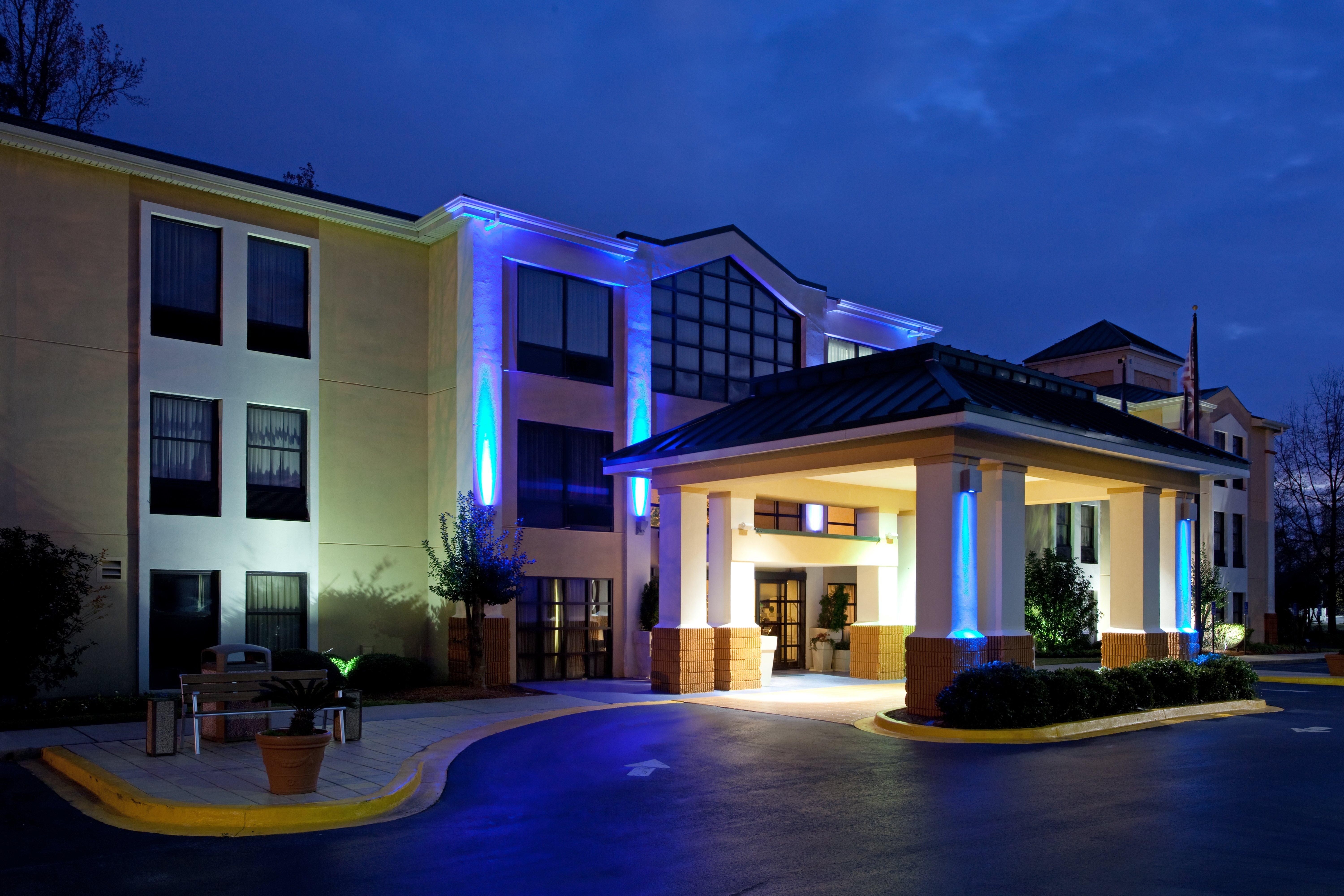 Lexington Inn And Suites Εξωτερικό φωτογραφία